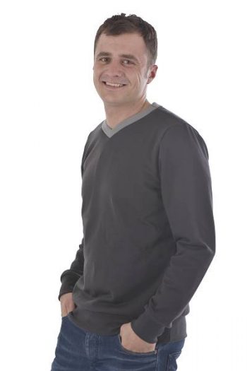 Sweatshirt mit VAusschnitt in Deutschland genäht