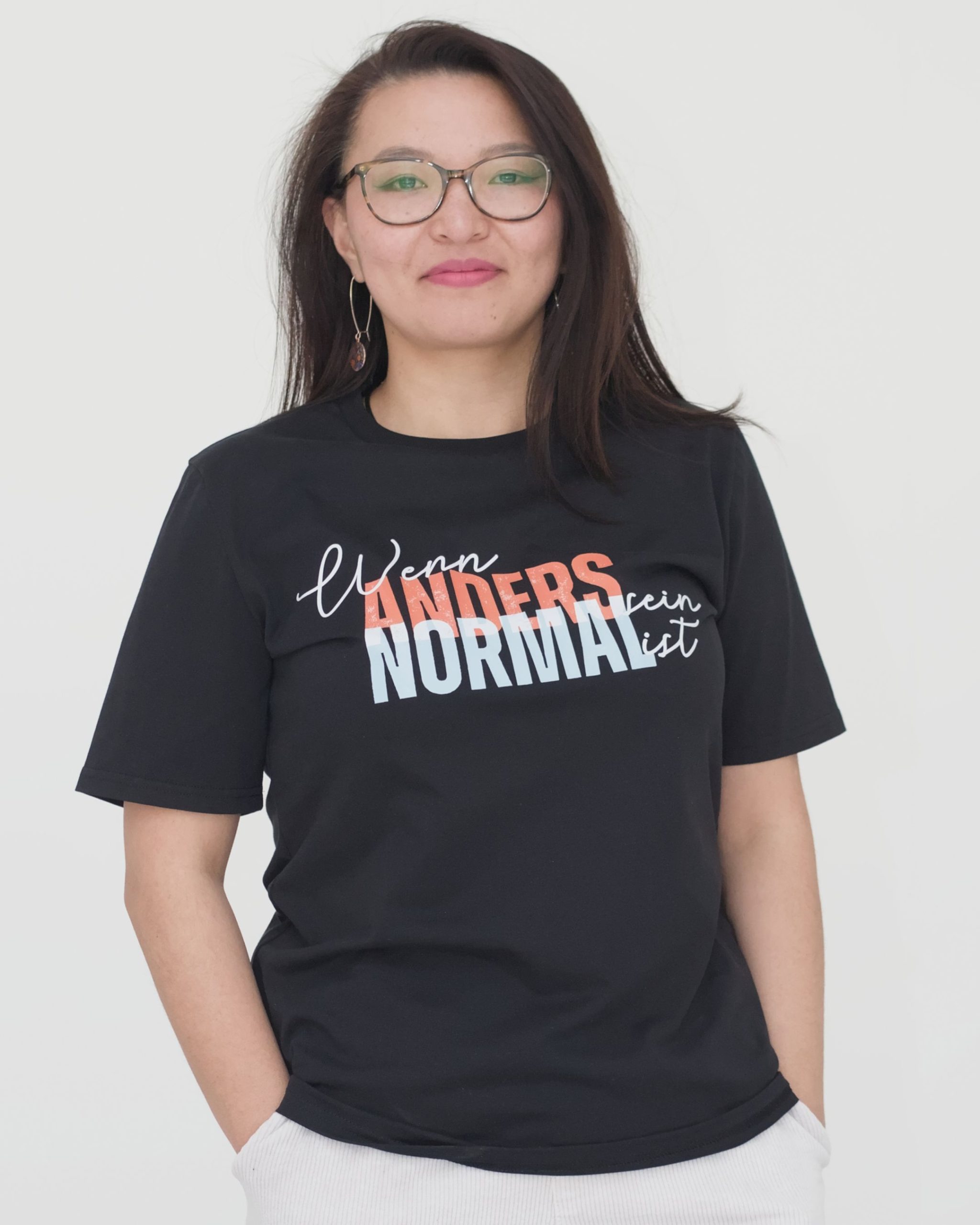 relaxed_tshirt_anders_normal_schwarz_frau_02