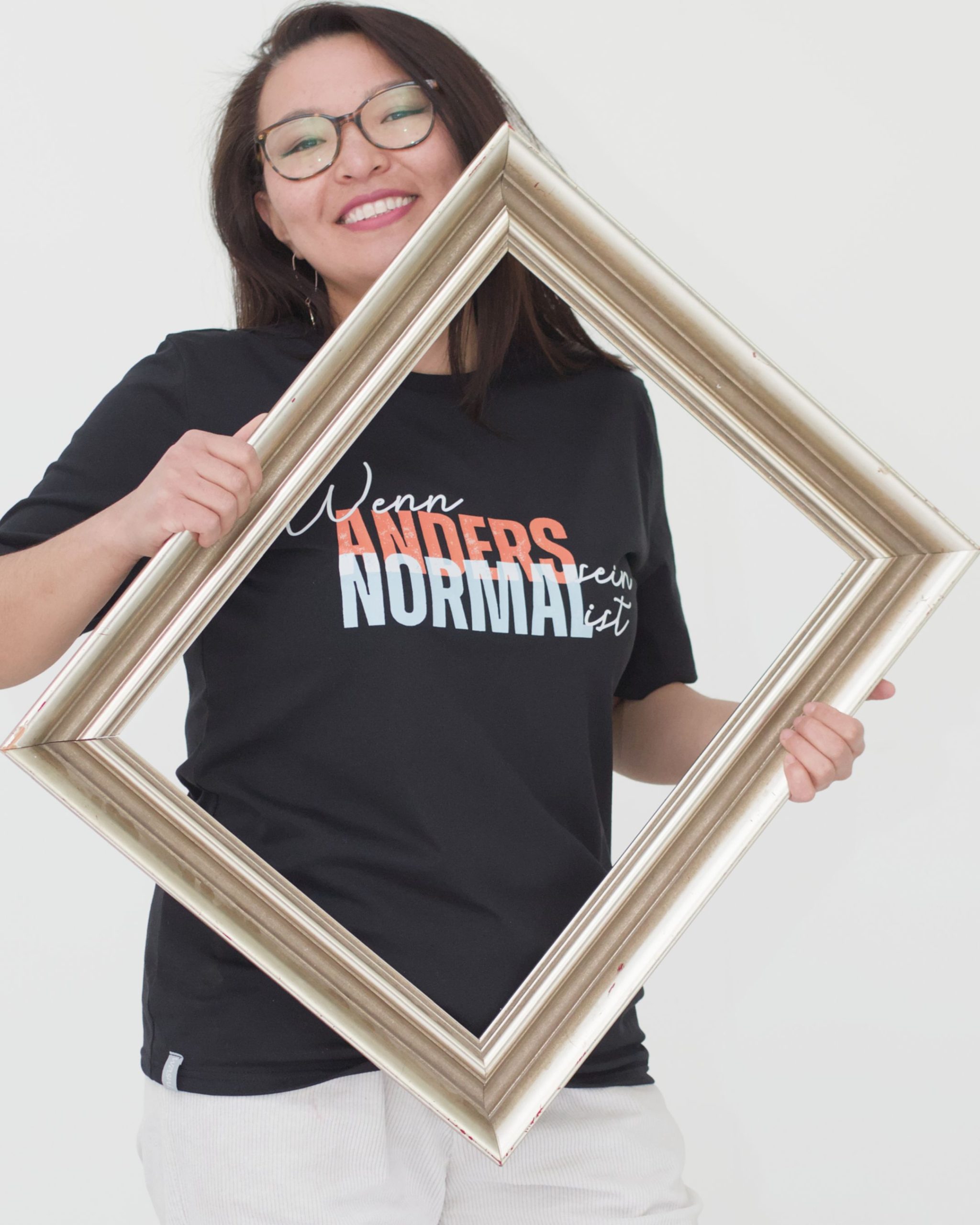 relaxed_tshirt_anders_normal_schwarz_frau_frame02