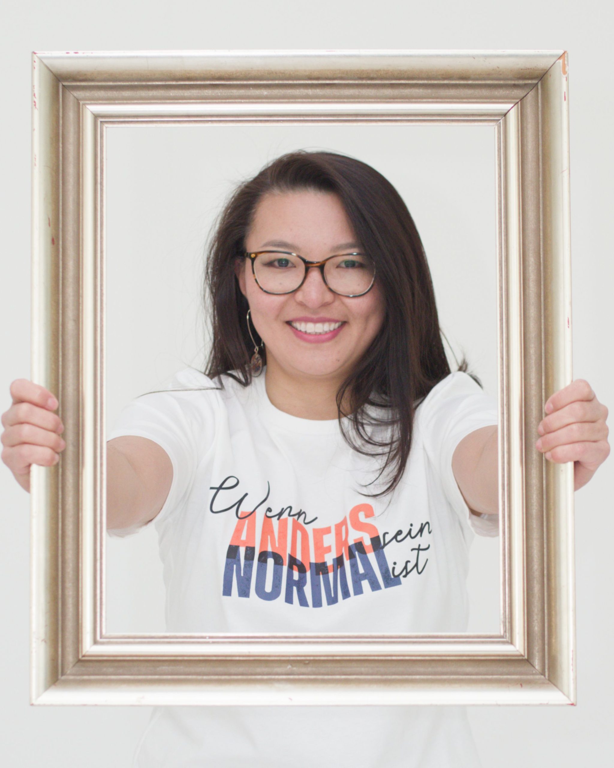 relaxed_tshirt_anders_normal_weiss_frau_frame02