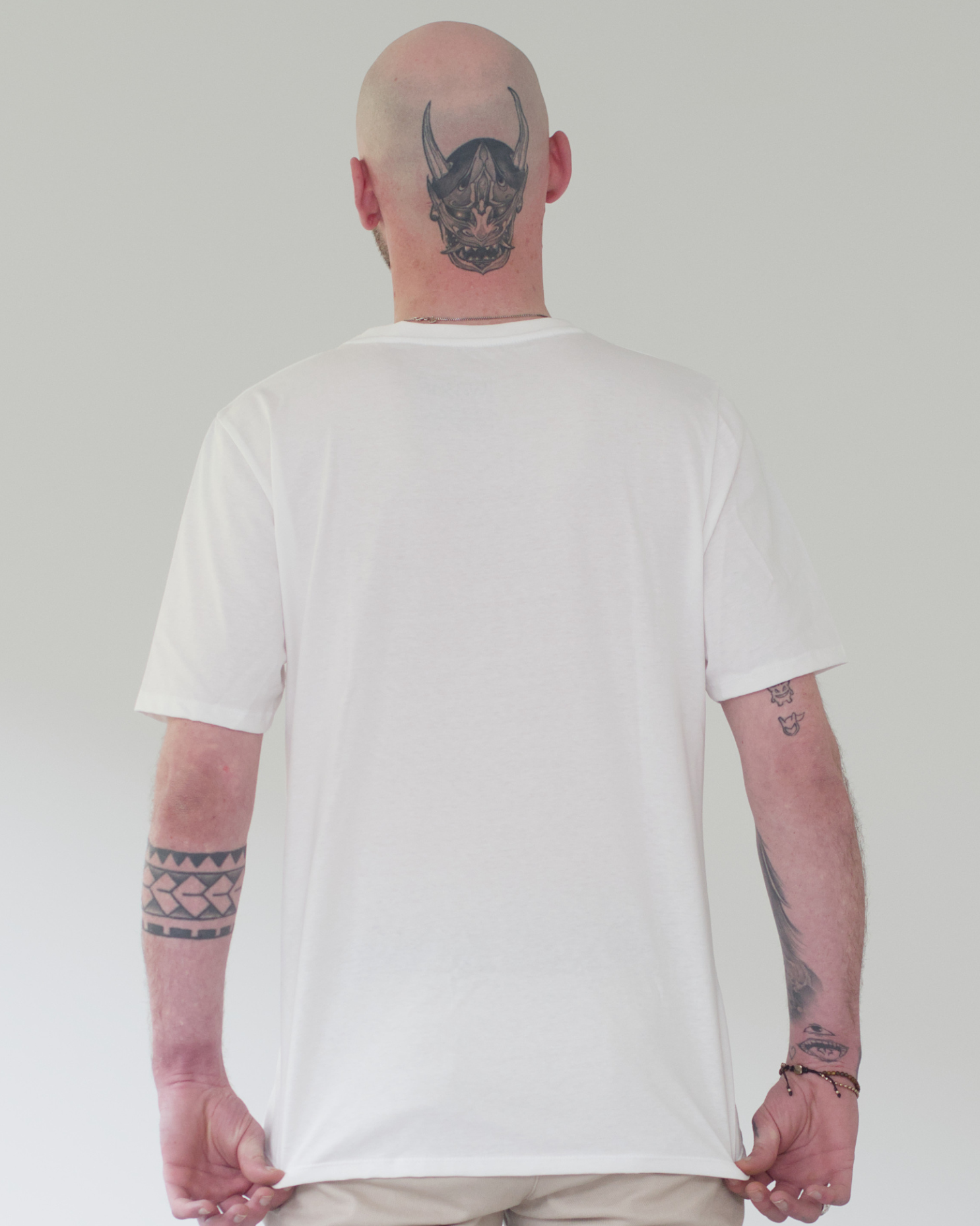 tshirt_andersnormal_weiss_mann_rueck01